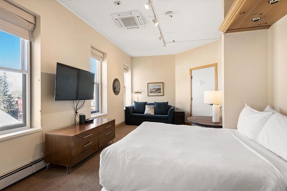 أسبن Independence Square 300, Nice Hotel Room With Great Views, Location & Rooftop Hot Tub! المظهر الخارجي الصورة
